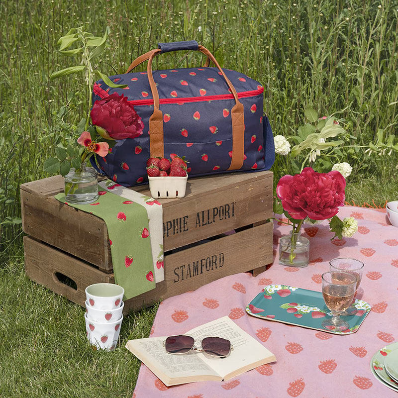 Strawberries Picnic Bag, Navy/Brown/Red-0