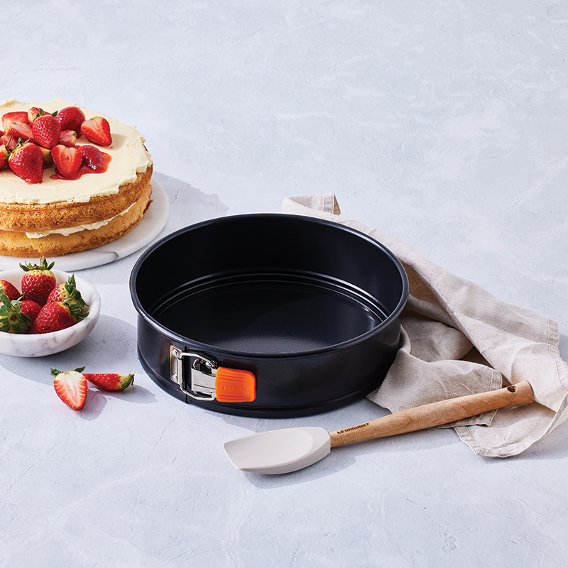 Bakeware Round springform cake tin, 20cm, Black-5