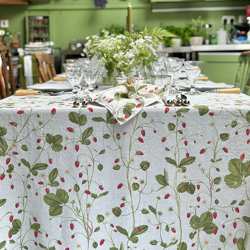 Fraise De Bois Linen Tablecloth, 165 x 300cm, Red-3