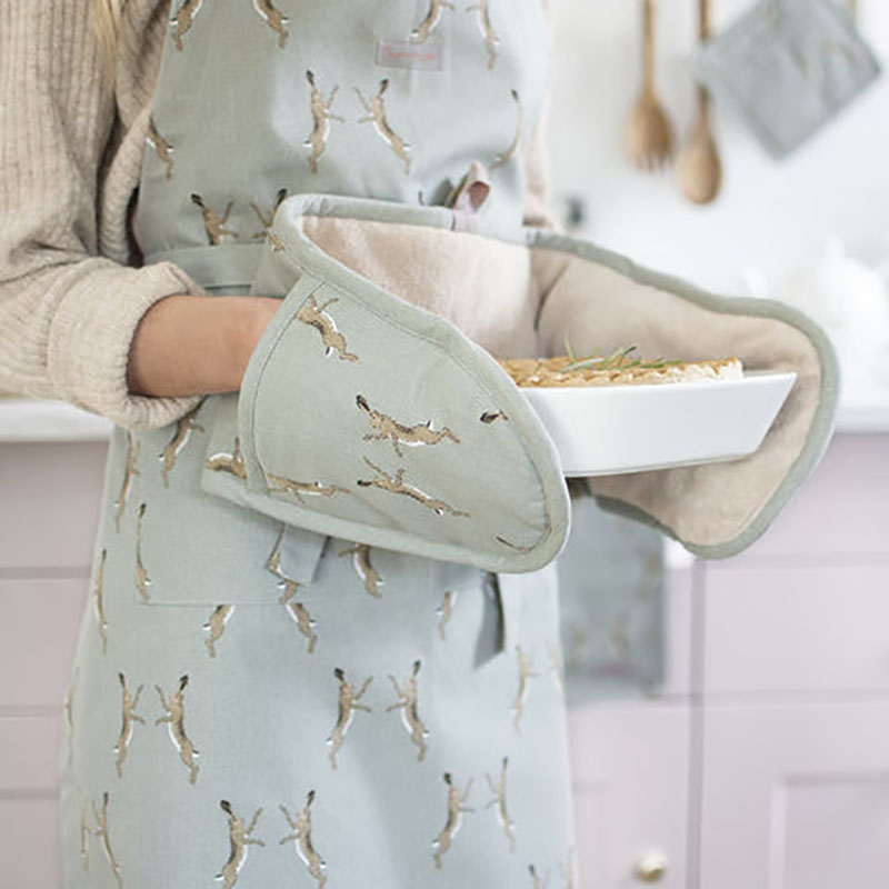 Boxing Hares Apron, Duck Egg Grey-2