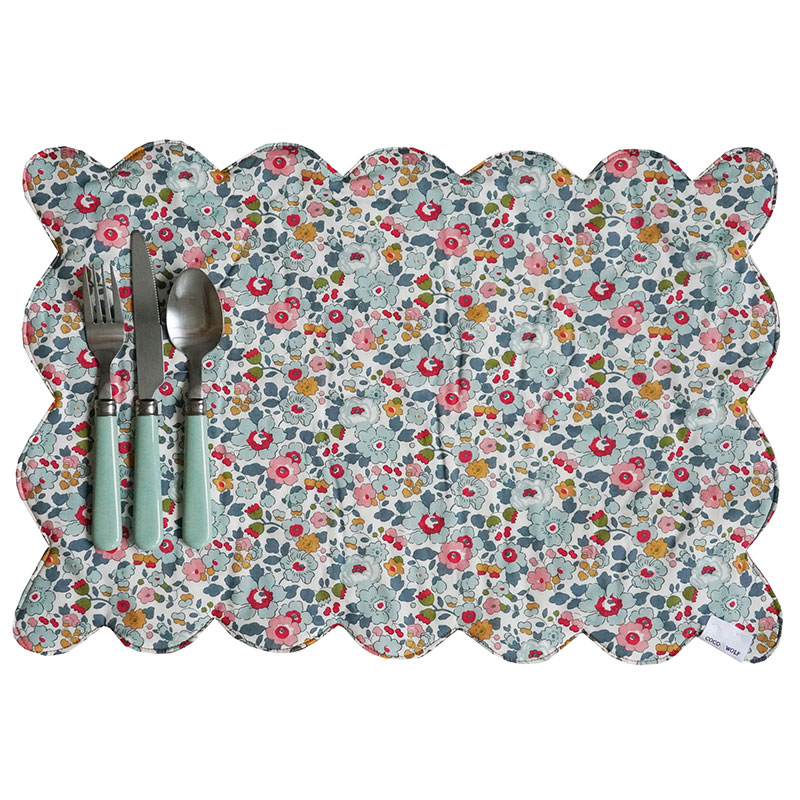 Betsy Set of 2 Scallop Placemat, Grey-1