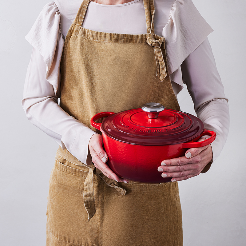 Signature Cast Iron Round casserole, 20cm - 2.4 litre, Cerise-5