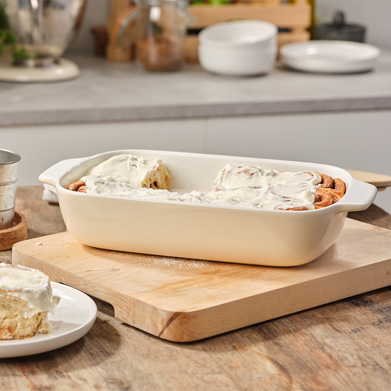 Stoneware Dish with Bamboo Lid, 32cm, Almond Cream-1