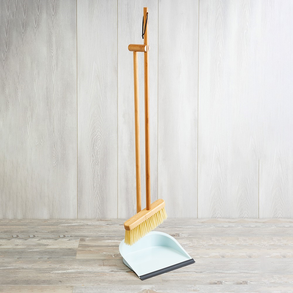 Living Nostalgia Upright dustpan and brush-1