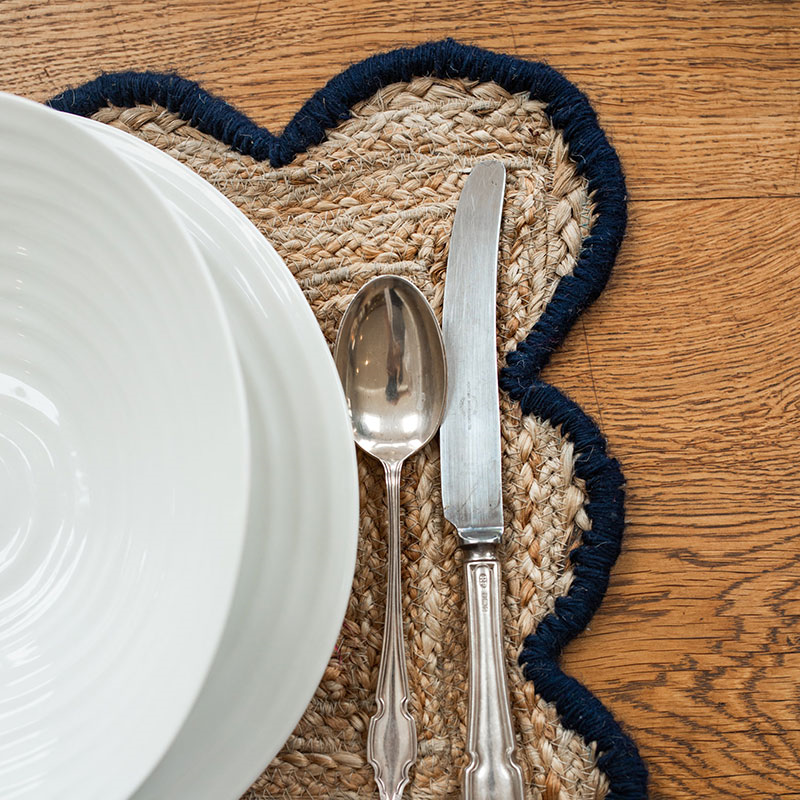 Scalloped Jute Placemat, 30 x 40cm, Navy-2