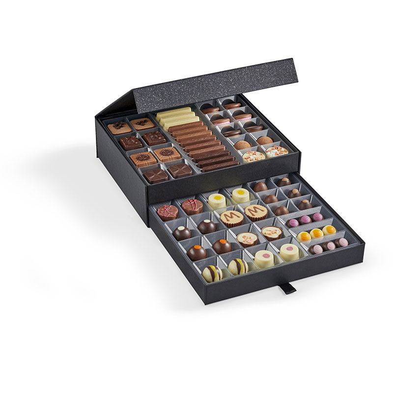 The Classic Chocolate Cabinet, 820g-1