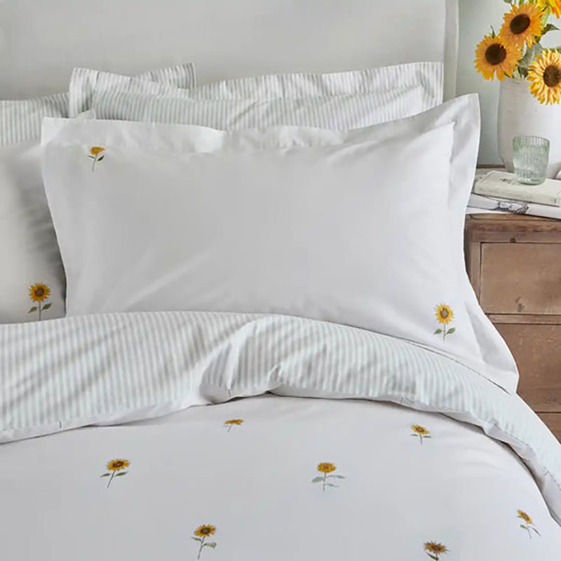 Sunflowers Double Quilt Set, White-2