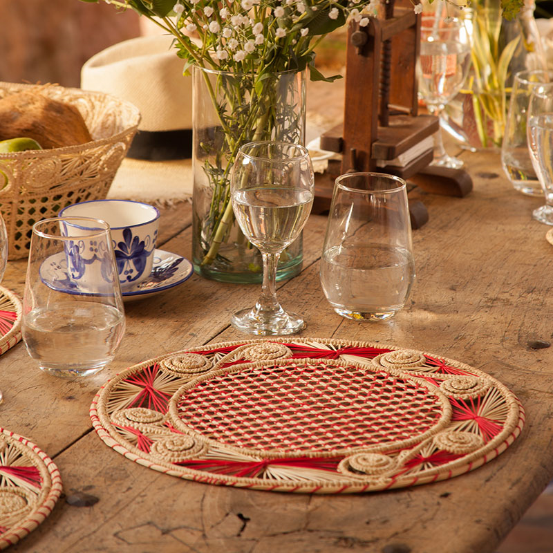 Sandra Set of 2 Woven Placemats, D35cm, Berry Red-2