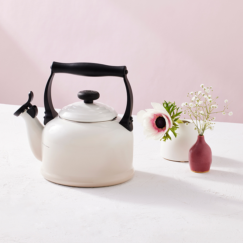 Traditional Kettle, 2.1 litre, Meringue-5