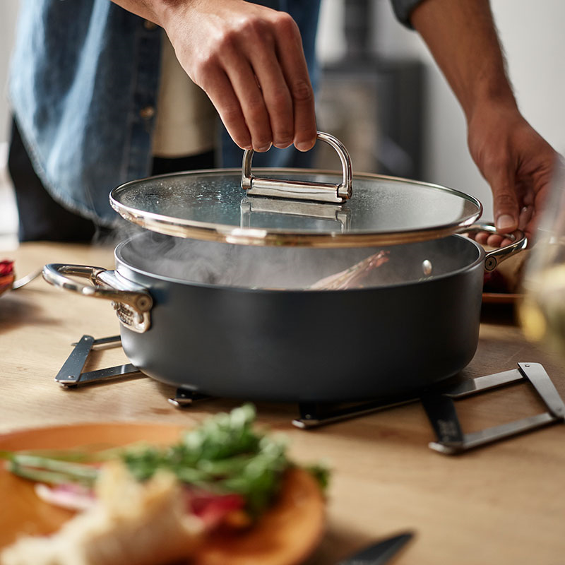 Space Folding Ceramic Non-Stick Casserole Pan & Lid, 28cm, Midnight Blue-6