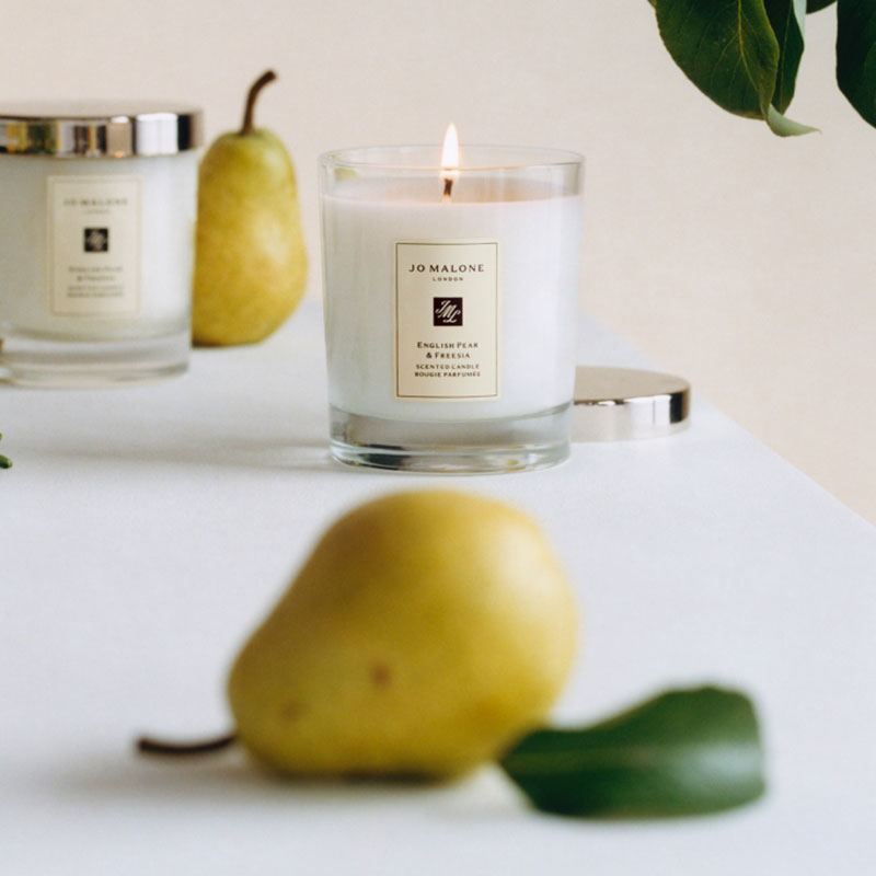 English Pear & Freesia Deluxe Candle, 600g-1