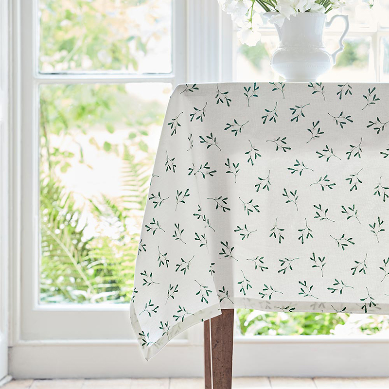 Mistletoe Tablecloth, W140 x D180cm, White/Green-1